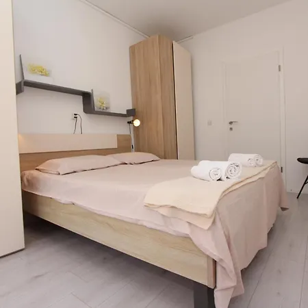 Rozi Apartment *