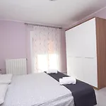 Rozi Apartment *