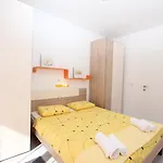 Rozi Apartment *
