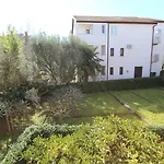 Rozi Apartment *