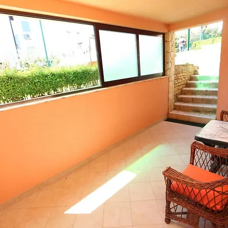 Apartment Rozi *