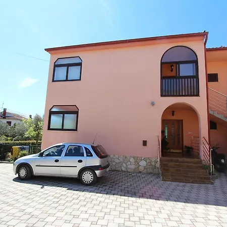Apartment Rozi *