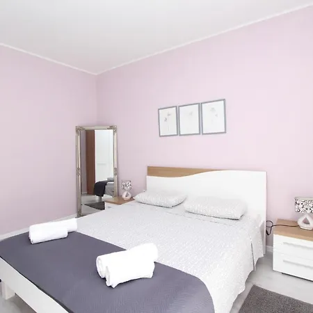 Rozi Apartment