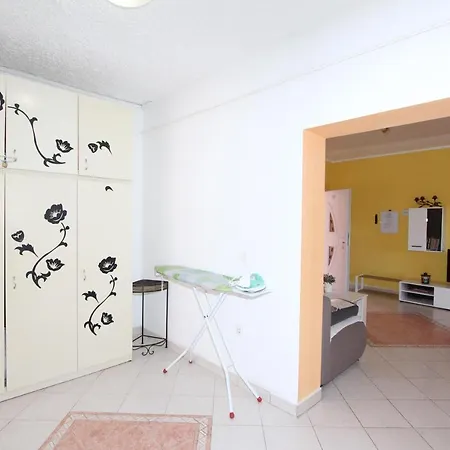 Apartment Rozi *