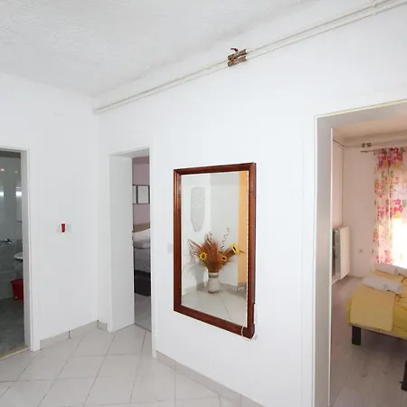 Rozi Apartment